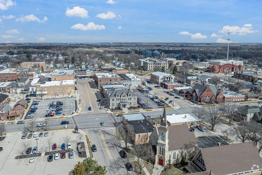 More Photos Of 215 W Elm St, Sycamore Medical For Sale