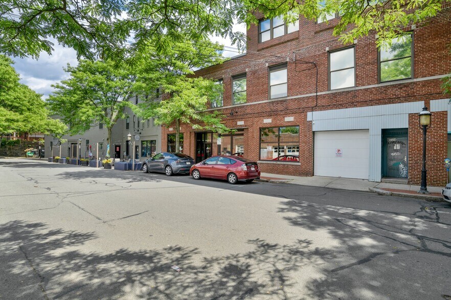 More Photos Of 2 Gleason Plz, Northampton General Retail For Lease