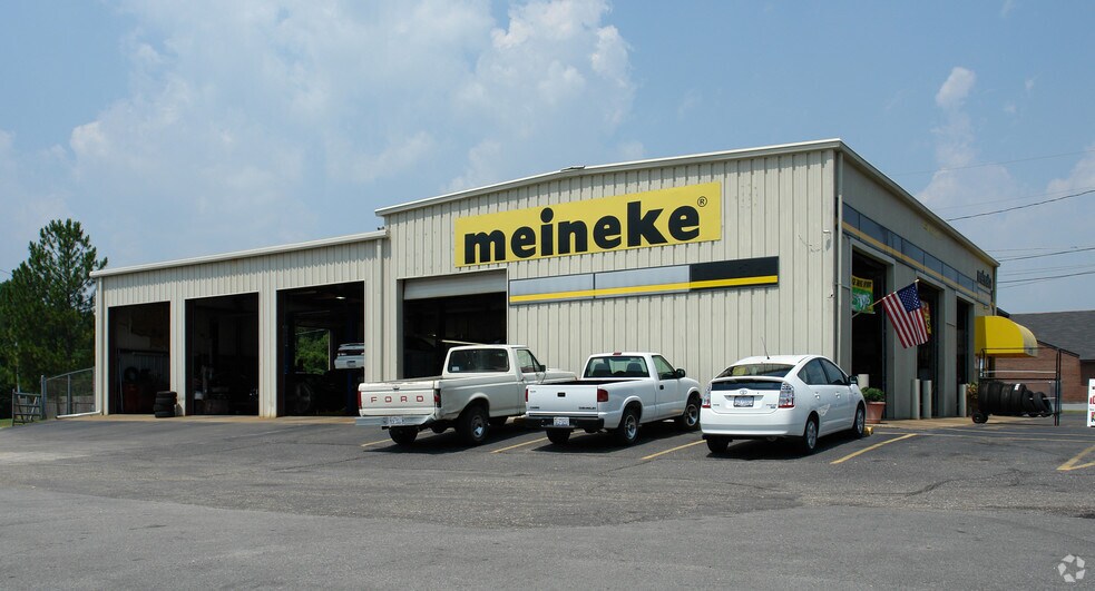 More Photos Of 6017 Yadkin Rd, Fayetteville Auto Repair For Lease