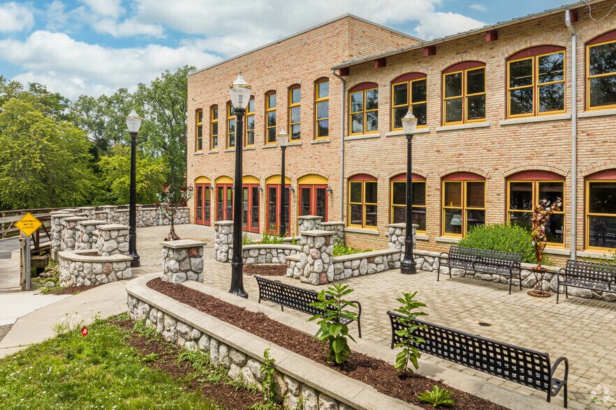 More Photos Of 212 E Grand River Ave, Lansing Office For Lease