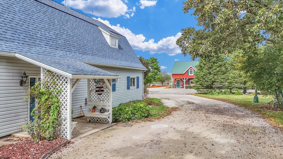 More Photos Of 1356 County Road 2900 N, Rantoul Specialty For Sale