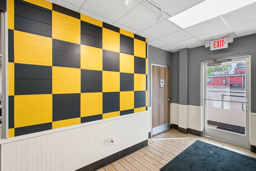 More Photos Of 31 S Wisconsin Dells Pky, Lake Delton Freestanding For Sale