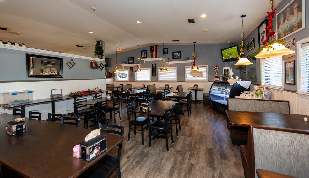 More Photos Of 1298 N Highway 47, Union Freestanding For Sale