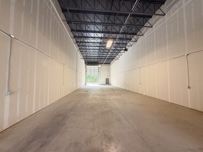 More Photos Of 9702 Ball St, San Antonio Distribution For Lease