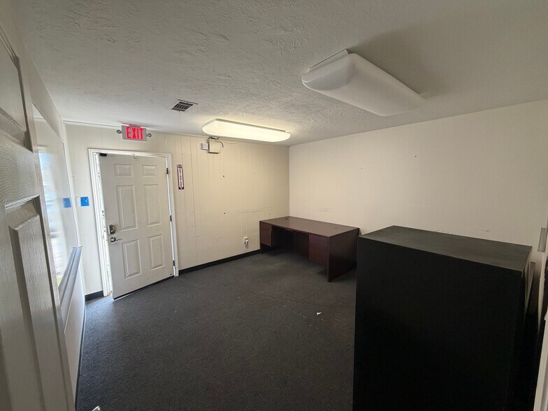 More Photos Of 22787 Antique Ln, New Caney Office For Sale