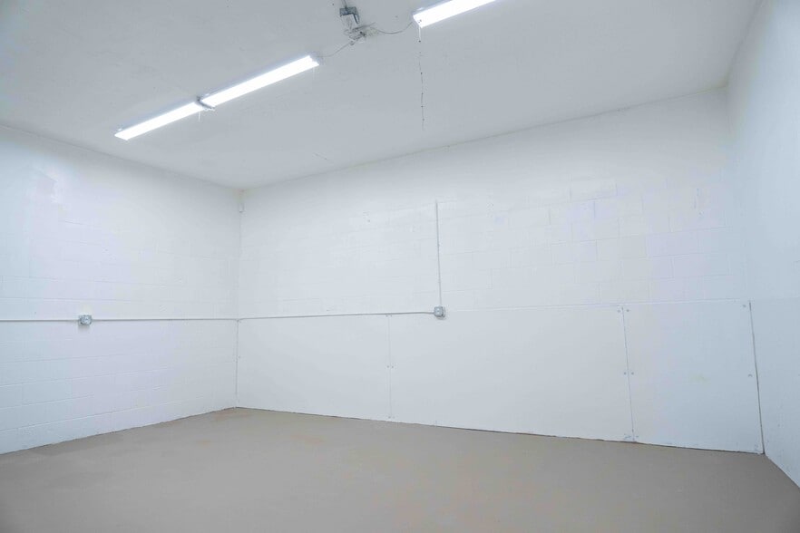 More Photos Of 410 Vista Village Dr, Vista Freestanding For Sale