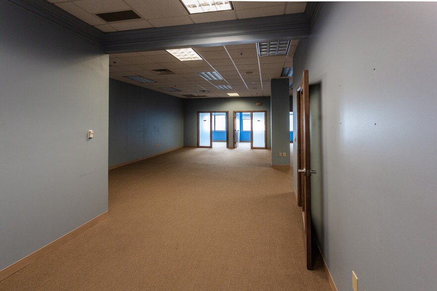 More Photos Of 4100 Regent St, Columbus Storefront Retail Office For Lease