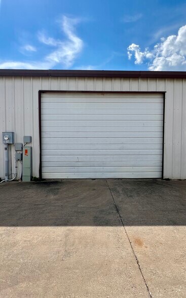 More Photos Of 915 1st Ave NW, Ardmore Flex For Lease