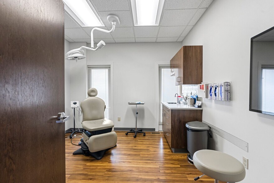 More Photos Of 304-306 Boston Sq, Georgetown Healthcare For Sale