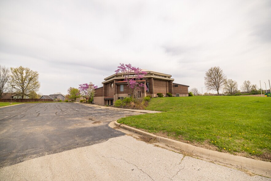 More Photos Of 800 SW 150 Hwy, Lee's Summit Office For Sale
