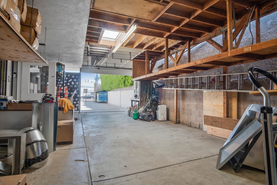 More Photos Of 18650 Parthenia St, Northridge Service For Sale
