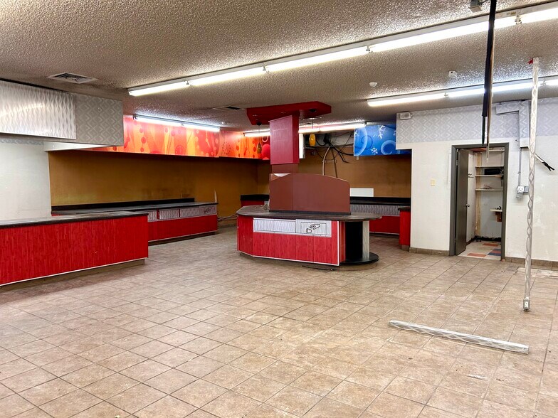 More Photos Of 4603 W Yellowstone Hwy, Mills General Retail For Sale