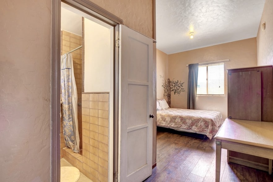 More Photos Of 115 W Gaviland St, Searchlight Hotel For Sale