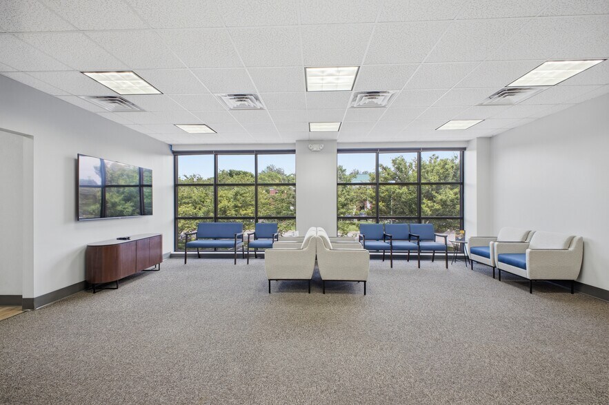 More Photos Of 1605 Westgate Cir, Brentwood Coworking Space