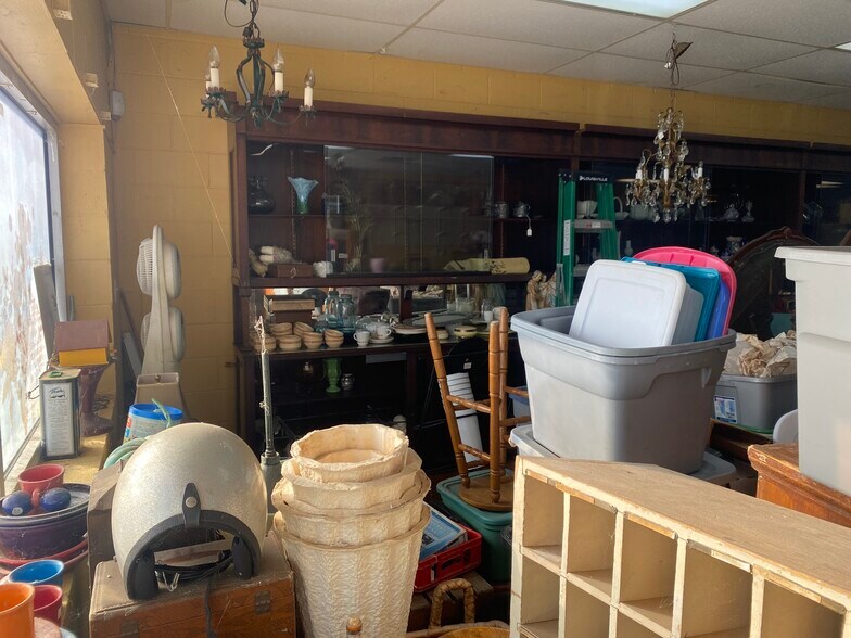 More Photos Of 357 W Austin St, Giddings General Retail For Sale