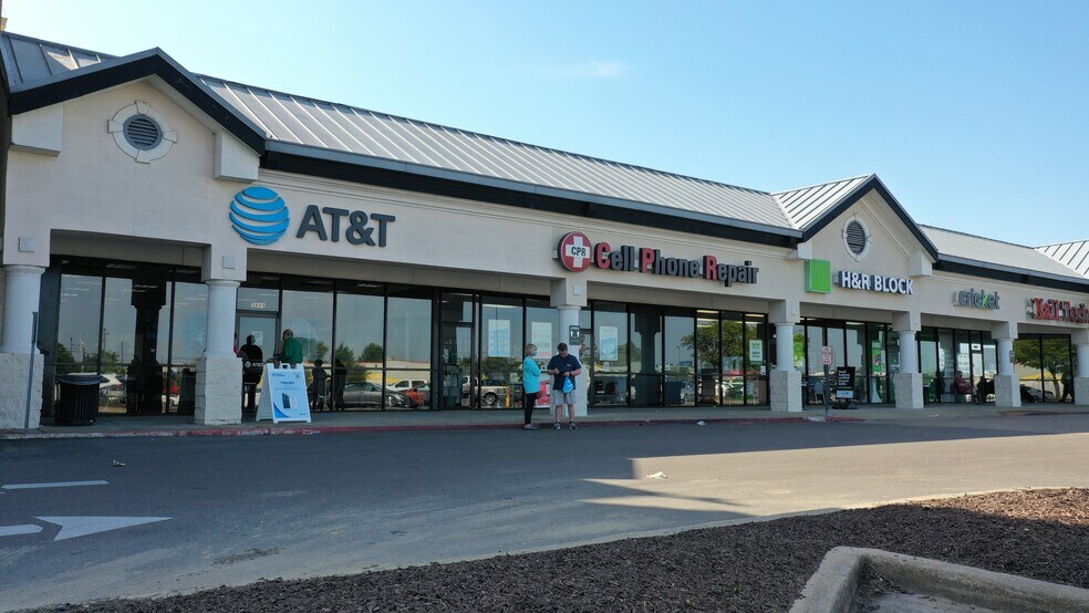 More Photos Of 3849-3905 N Gloster St, Tupelo Storefront For Lease