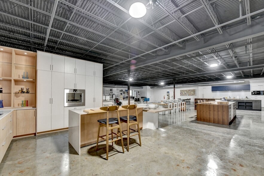More Photos Of 4784 Cantrell Rd, Flowery Branch Warehouse For Sale
