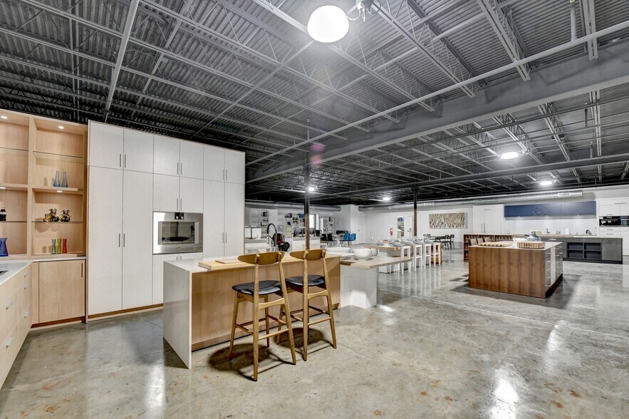 More Photos Of 4784 Cantrell Rd, Flowery Branch Warehouse For Sale