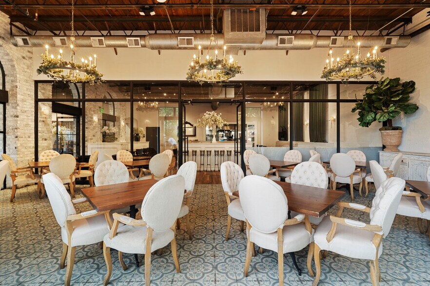 More Photos Of 1344 Yale St, Houston Restaurant For Sale