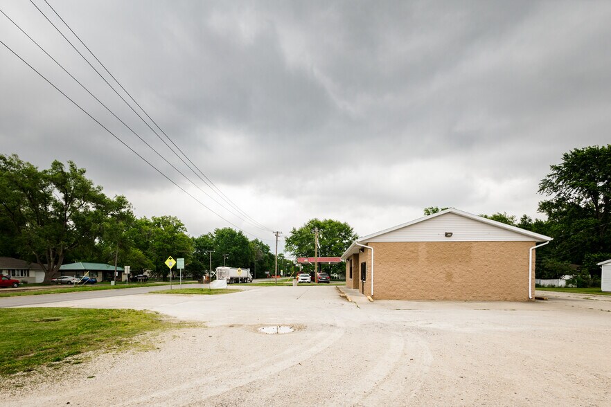 More Photos Of 417 N Saint John St, Bethany Restaurant For Sale