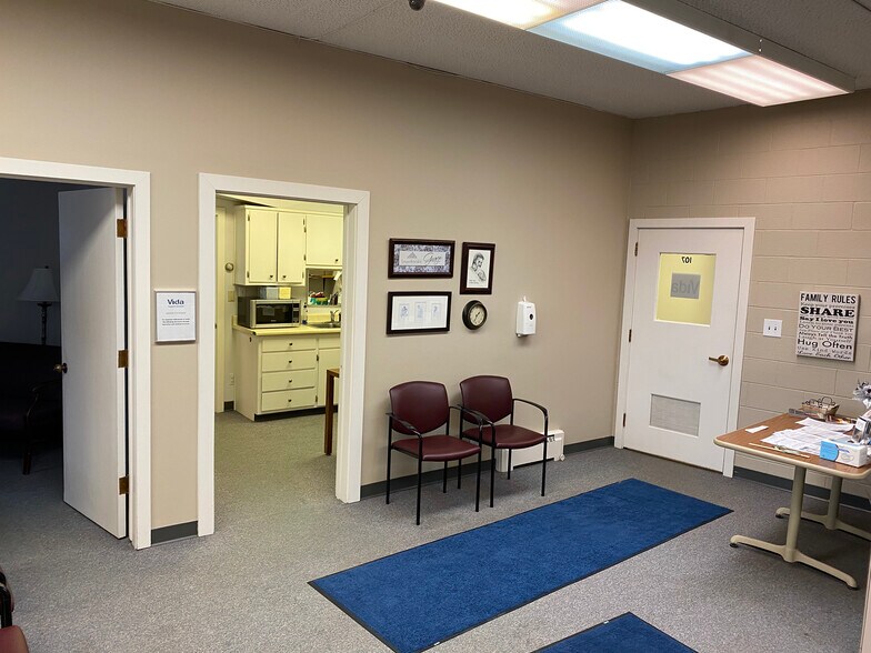 More Photos Of 526 W Wisconsin Ave, Appleton Medical For Lease