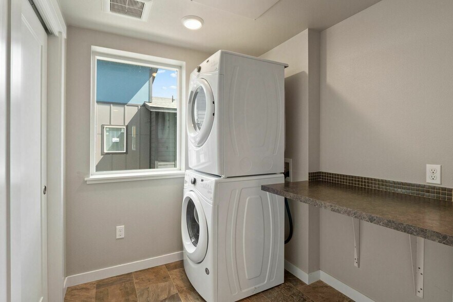 More Photos Of 303-330 S Felts Ln, Spokane Valley Apartments For Sale