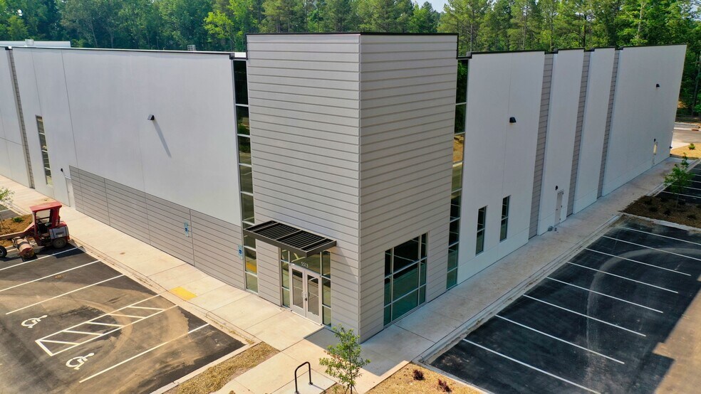 More Photos Of 5513 Lumley Rd, Morrisville Warehouse For Lease