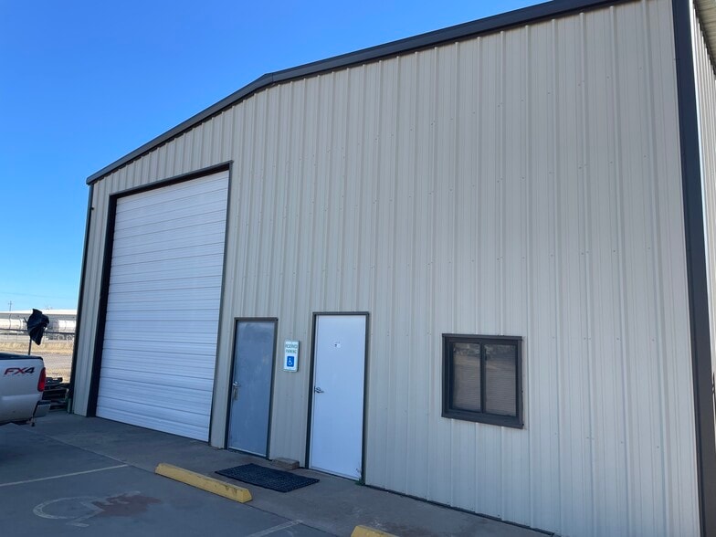 More Photos Of 2305 SW Holloway St, El Reno Warehouse For Lease