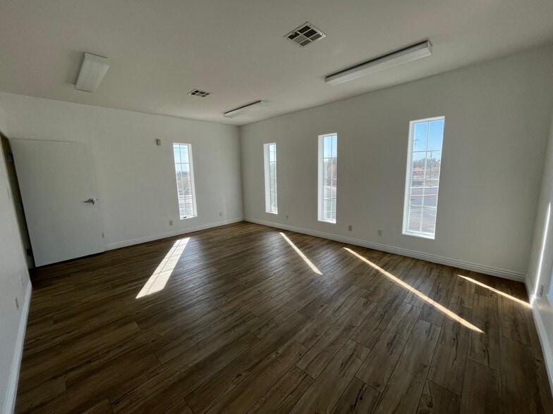 More Photos Of 6150 Transverse Dr, Las Vegas Office For Sale