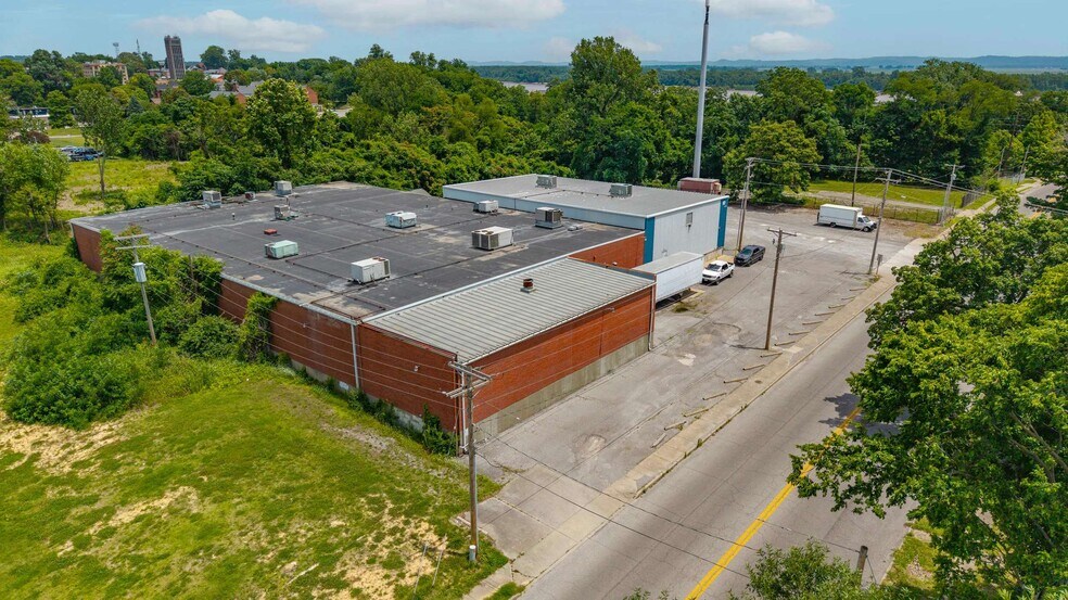 More Photos Of 500 William St, Cape Girardeau Warehouse For Lease