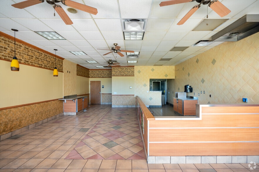 More Photos Of 4201-4279 Tierra Rejada Rd, Moorpark Unknown For Lease