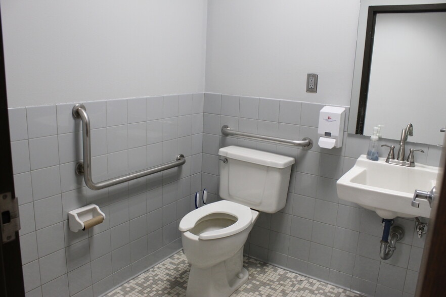 More Photos Of 12201-12241 Wood Lake Dr, Burnsville Light Manufacturing For Lease