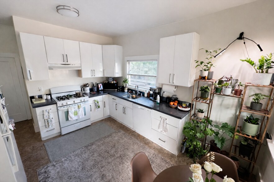 More Photos Of 6100 Chabot Rd, Oakland Multifamily For Sale