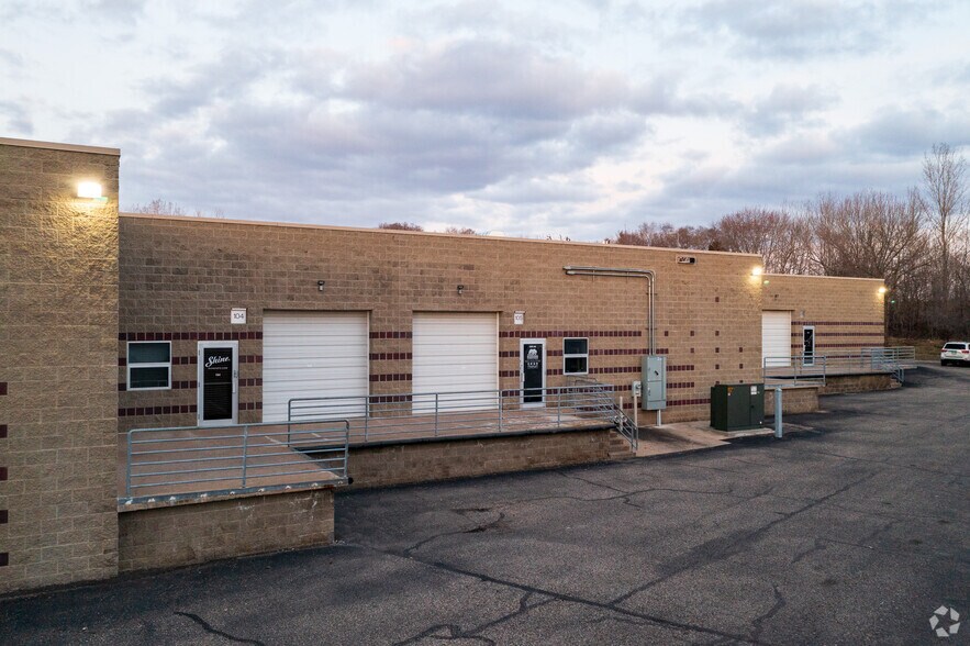 More Photos Of 7887 Fuller Rd, Eden Prairie Warehouse For Lease