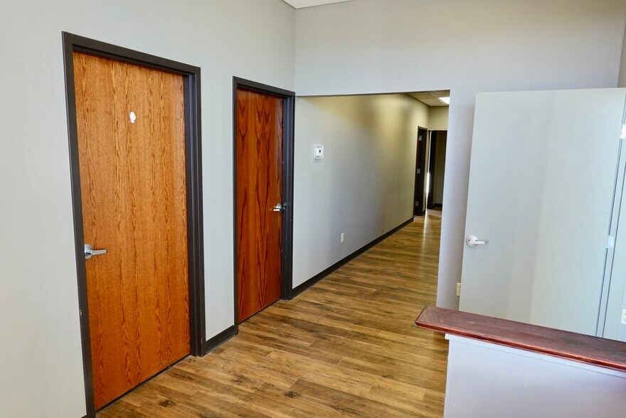 More Photos Of 1221 N Kelly Ave, Edmond General Retail For Lease