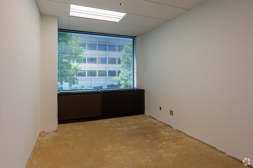 Photo of 3rd Floor Ste 2211/305