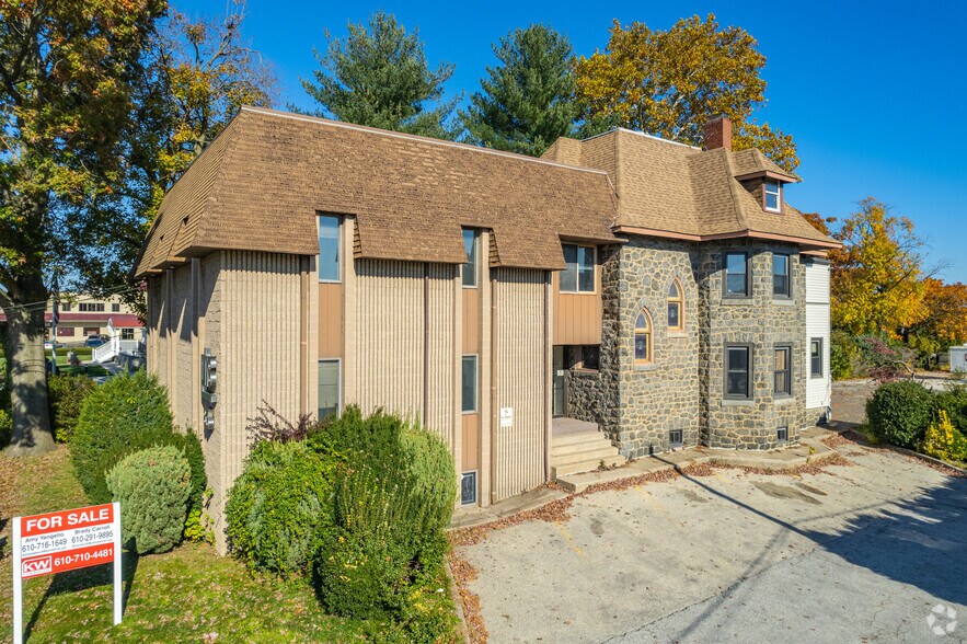 Primary Photo Of 83 S Eagle Rd, Havertown Flex For Sale