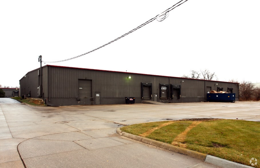 More Photos Of 5020 Park Ave, Des Moines Warehouse For Lease