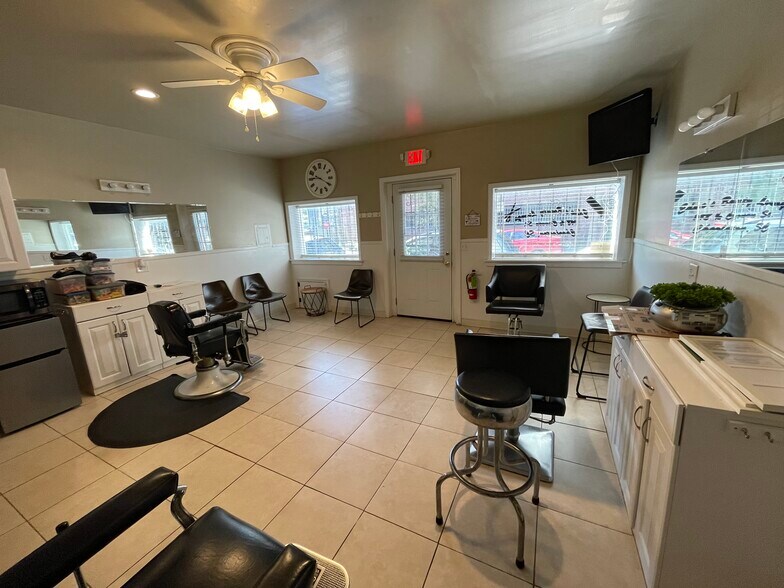 More Photos Of 148 1/2 Cannon St, Charleston Storefront Retail Office For Sale