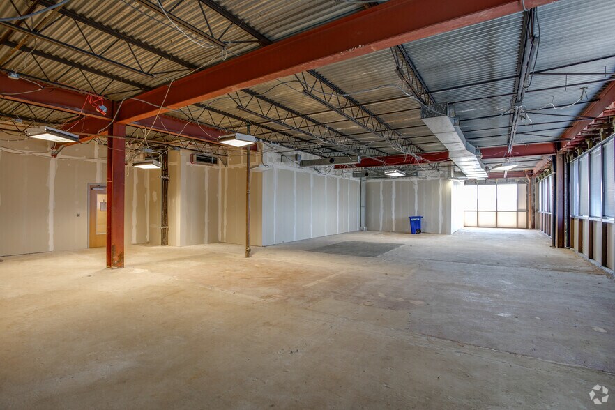 More Photos Of 8001 Roosevelt Blvd, Philadelphia Medical For Lease