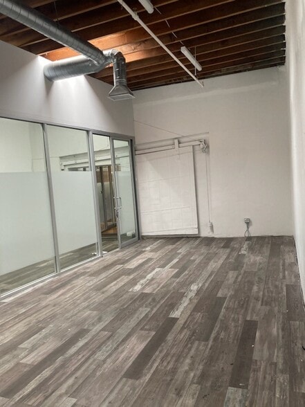 More Photos Of 1800 Essex St, Los Angeles Light Distribution For Lease