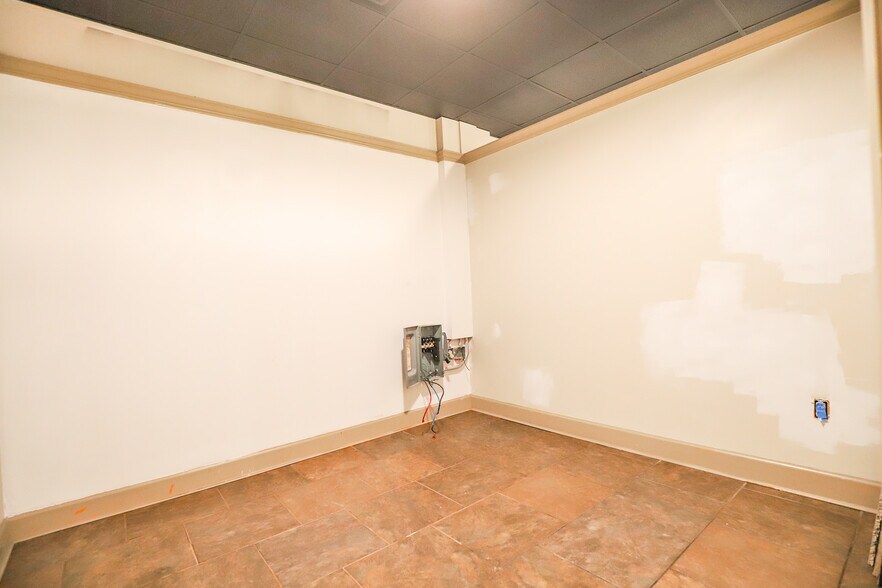 More Photos Of 3545 SW 34th St, Gainesville Unknown For Lease