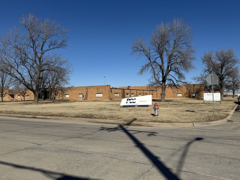 More Photos Of 4200 W Harry St, Wichita Industrial For Sale