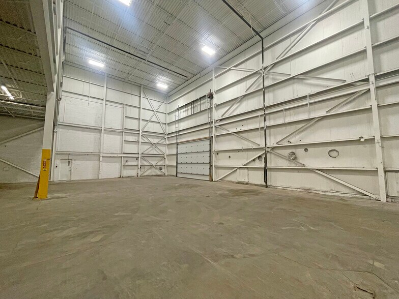 More Photos Of 1095 Wilton Grove Rd, London Warehouse For Lease