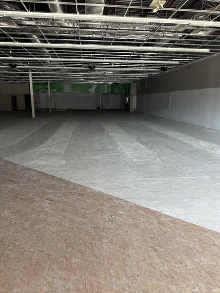 More Photos Of 18-20 Crystal Ave, Derry Drugstore For Lease