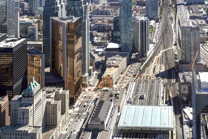 More Photos Of 200 Bay St, Toronto Office For Lease
