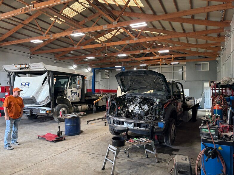 More Photos Of 16350 Crawford Ave, Markham Truck Terminal For Lease