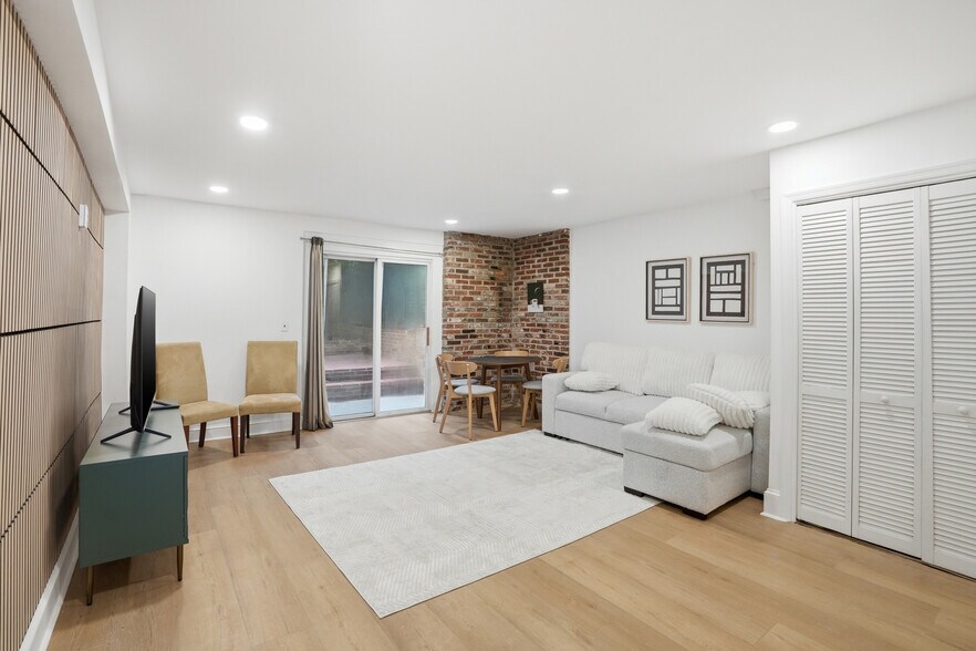 More Photos Of 313 C St SE, Washington Multifamily For Sale