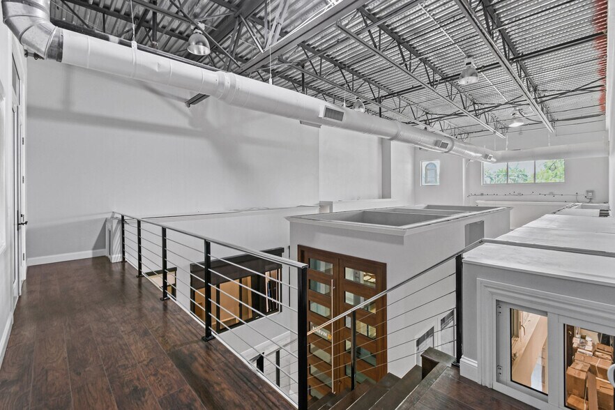 More Photos Of 5401 N Haverhill Rd, West Palm Beach Warehouse For Lease