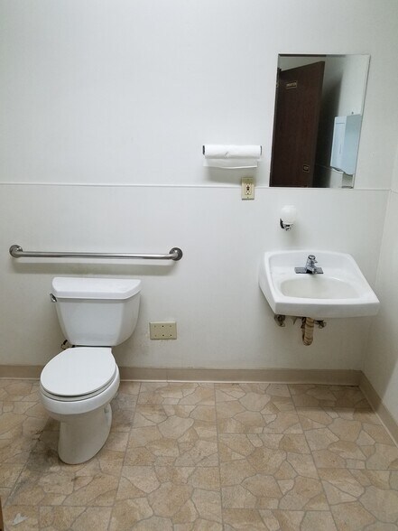 More Photos Of 11626-11632 Goldring Rd, Arcadia Warehouse For Lease